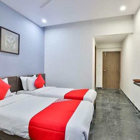 Hotel Chicago Ahmedabad Bagian luar foto