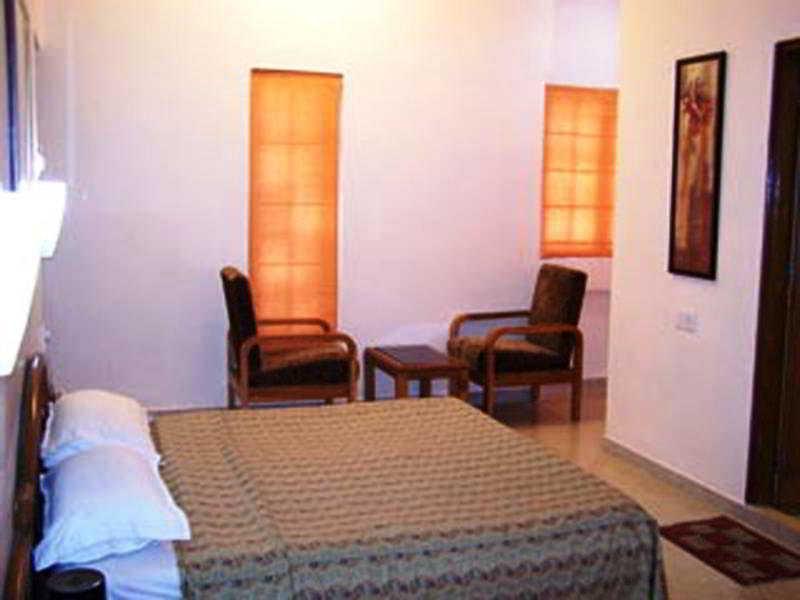 Hotel Chicago Ahmedabad Bagian luar foto