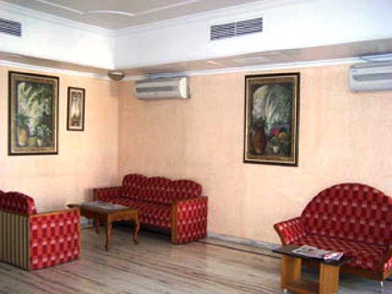 Hotel Chicago Ahmedabad Bagian luar foto