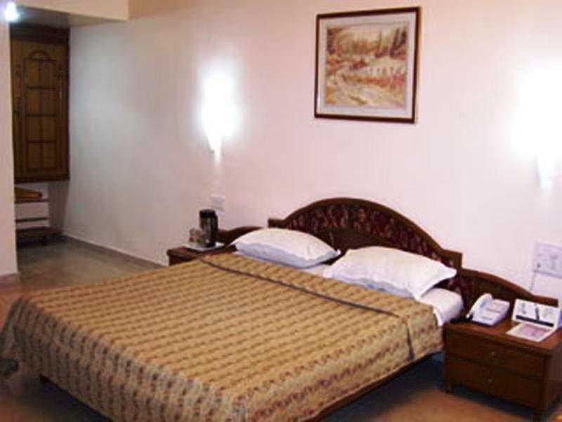 Hotel Chicago Ahmedabad Bagian luar foto