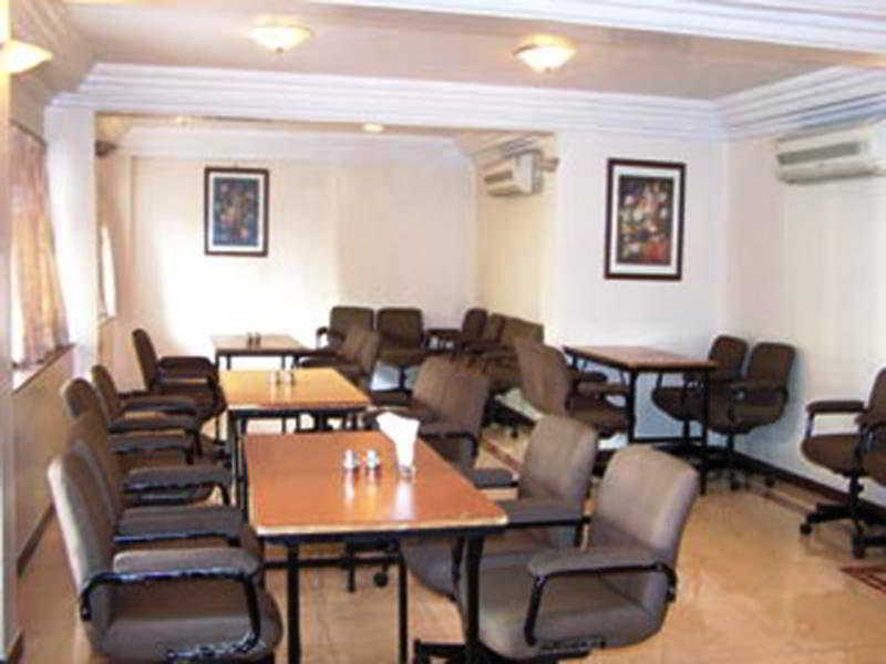 Hotel Chicago Ahmedabad Bagian luar foto