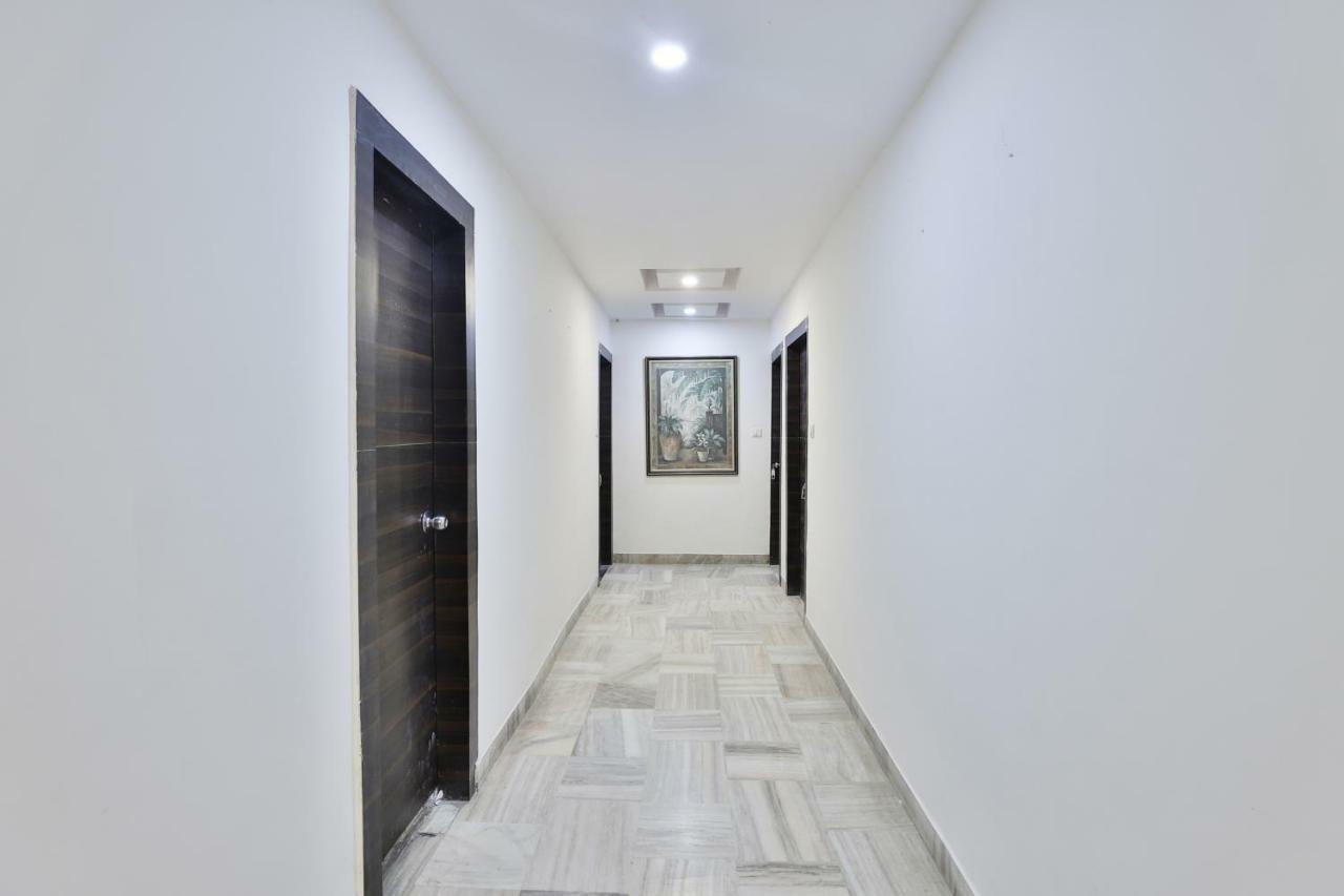 Hotel Chicago Ahmedabad Bagian luar foto