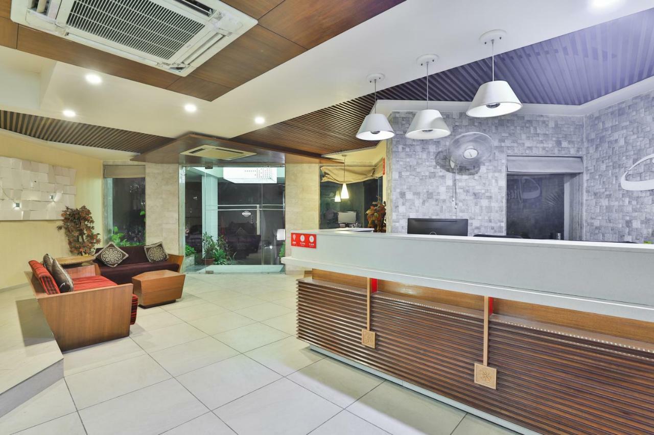 Hotel Chicago Ahmedabad Bagian luar foto