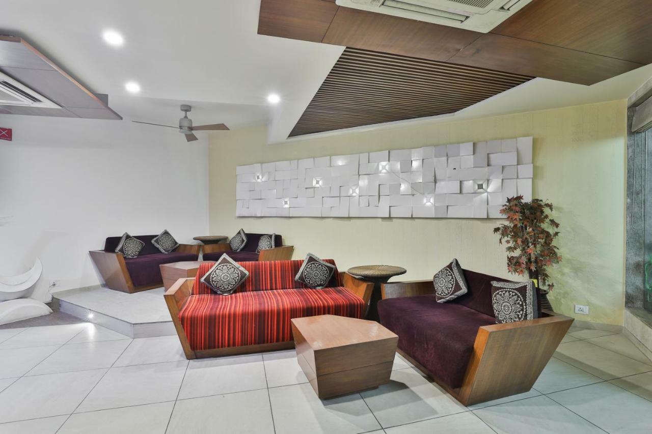 Hotel Chicago Ahmedabad Bagian luar foto