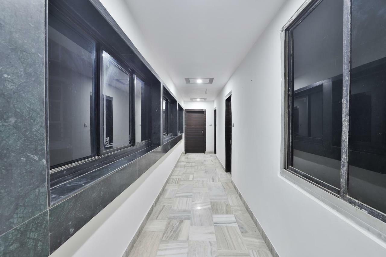 Hotel Chicago Ahmedabad Bagian luar foto