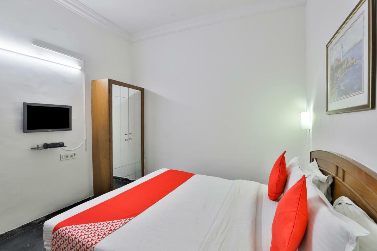 Hotel Chicago Ahmedabad Ruang foto