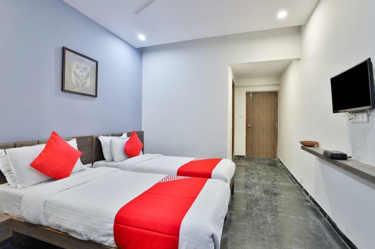 Hotel Chicago Ahmedabad Bagian luar foto