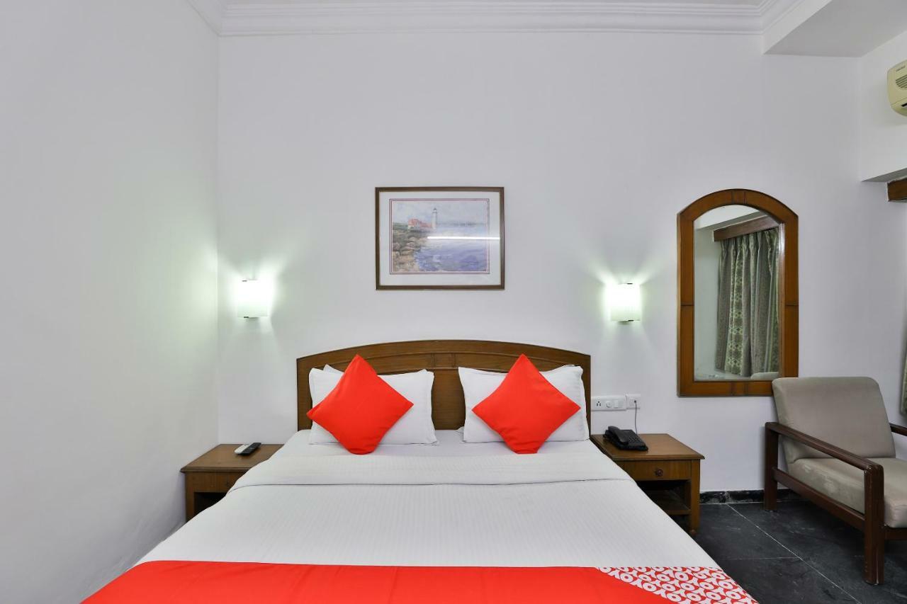 Hotel Chicago Ahmedabad Bagian luar foto