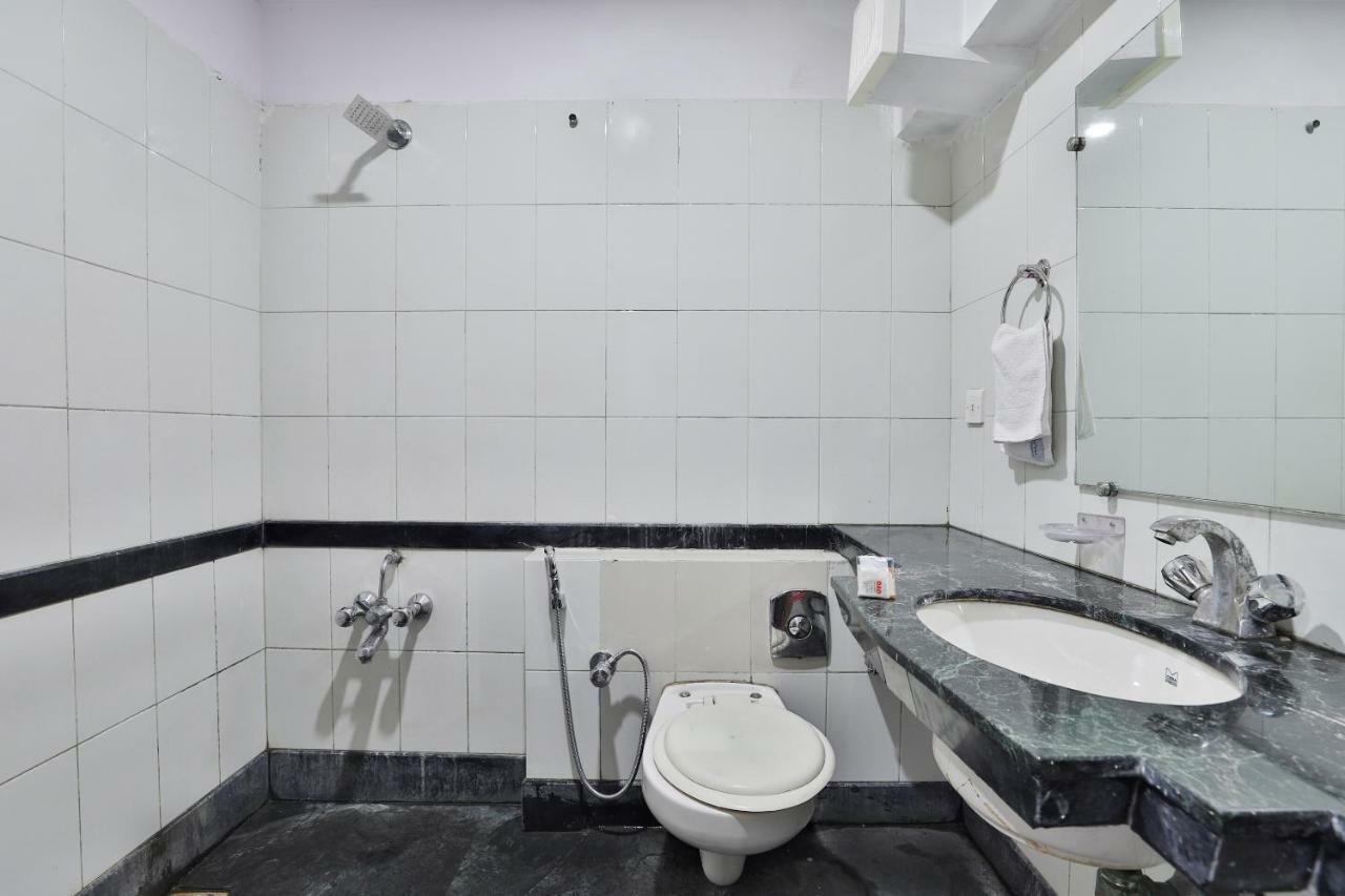 Hotel Chicago Ahmedabad Bagian luar foto
